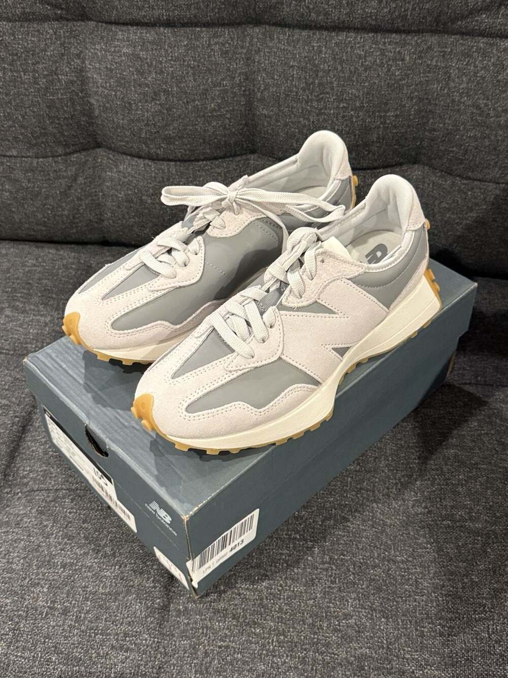9.5W / 8M / 41EU - New Balance 327 Grey Sneakers WS327KAY